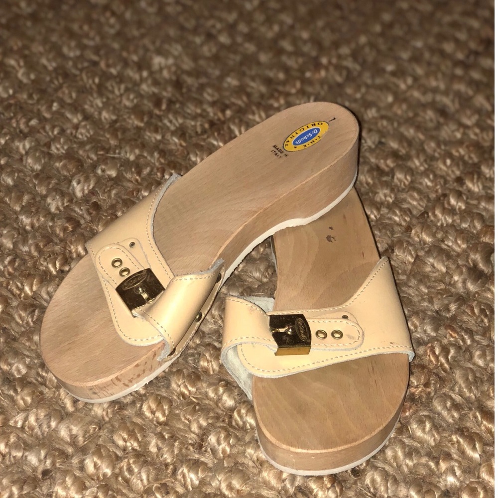 Dr. Scholl’s nude wood sandals